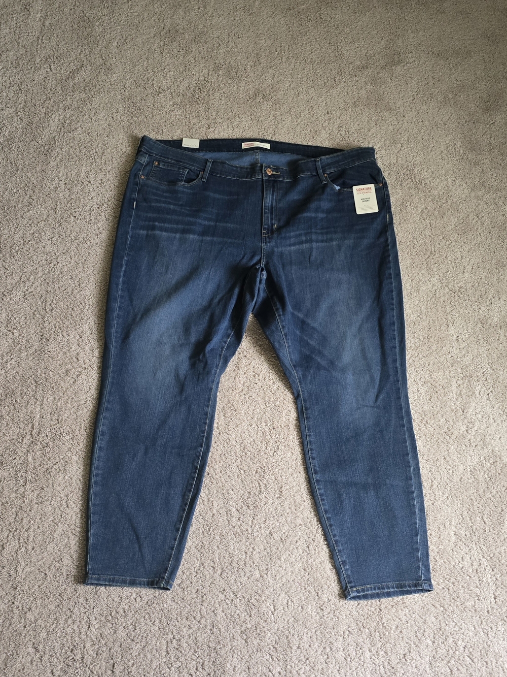 NWT Signature by Levi Strauss & Co. Midrise Skinny Jean 26 Short